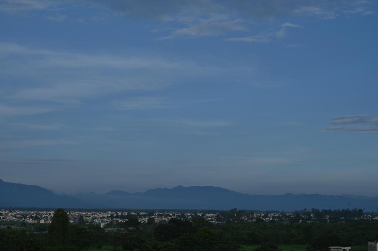 Hotel Vasdaa Grand Dehradun Exteriör bild