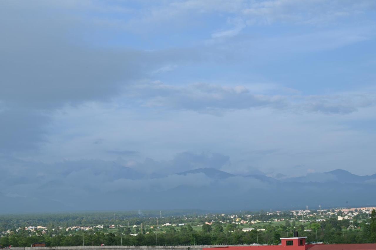 Hotel Vasdaa Grand Dehradun Exteriör bild