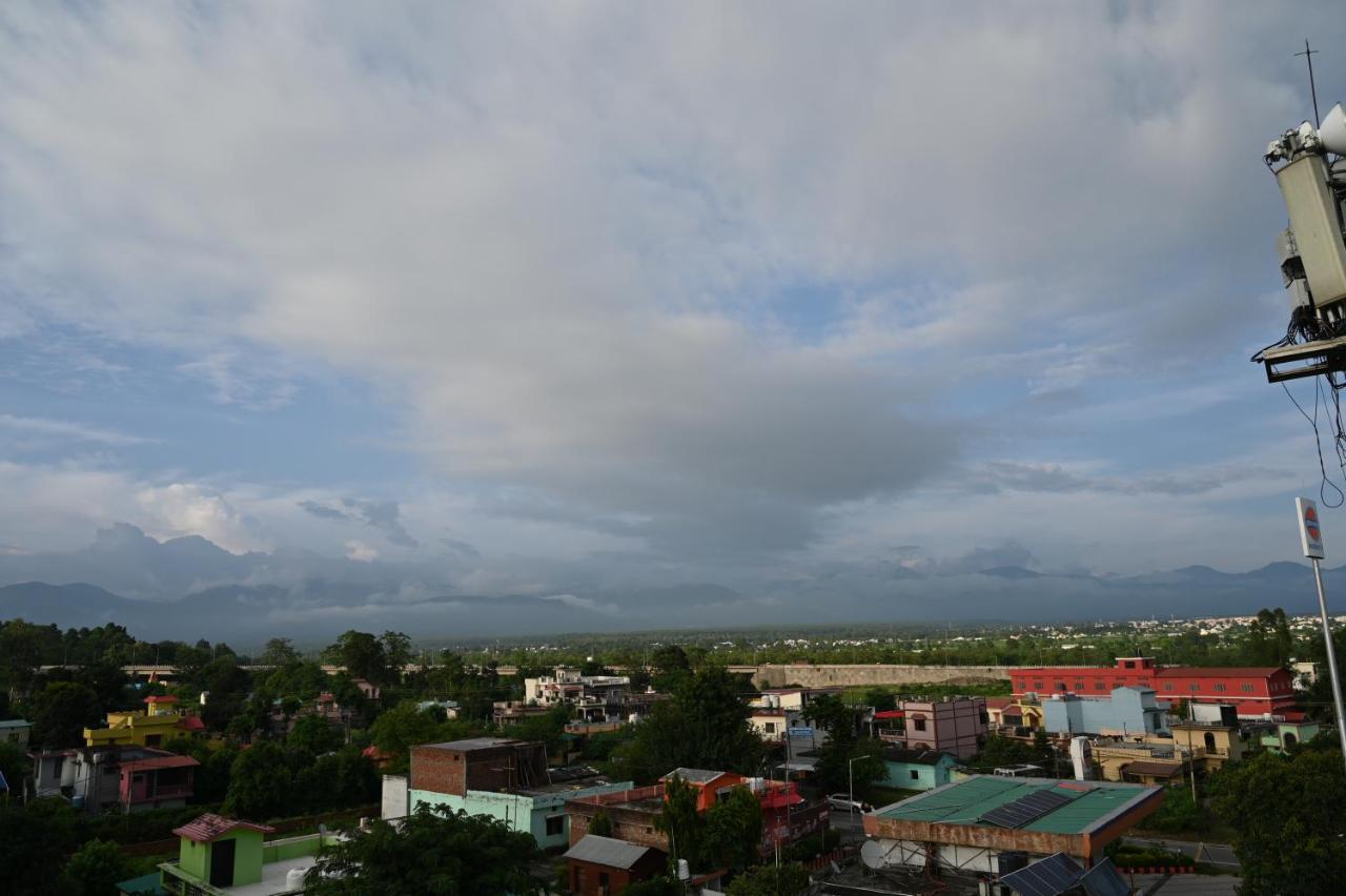 Hotel Vasdaa Grand Dehradun Exteriör bild
