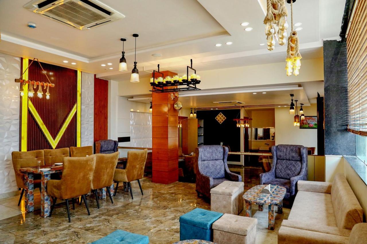 Hotel Vasdaa Grand Dehradun Exteriör bild