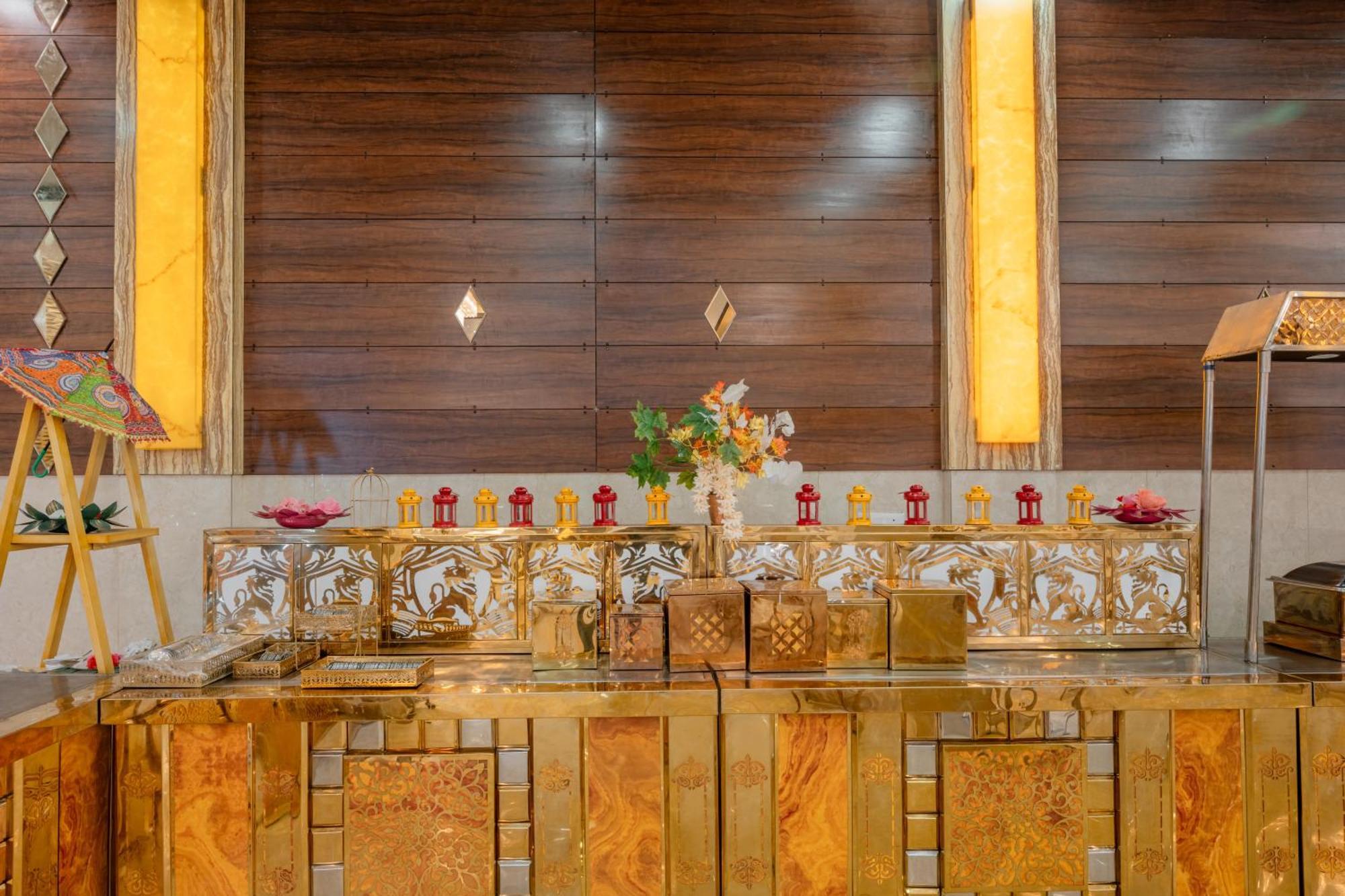 Hotel Vasdaa Grand Dehradun Exteriör bild