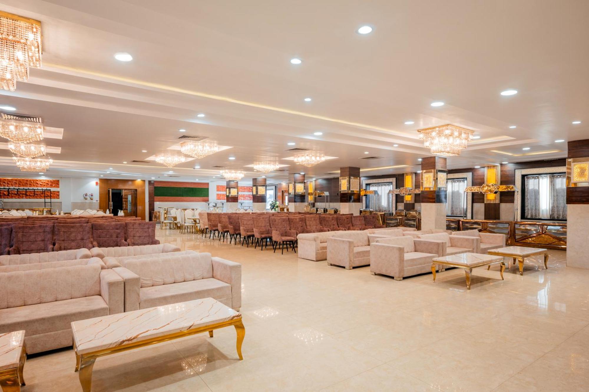 Hotel Vasdaa Grand Dehradun Exteriör bild