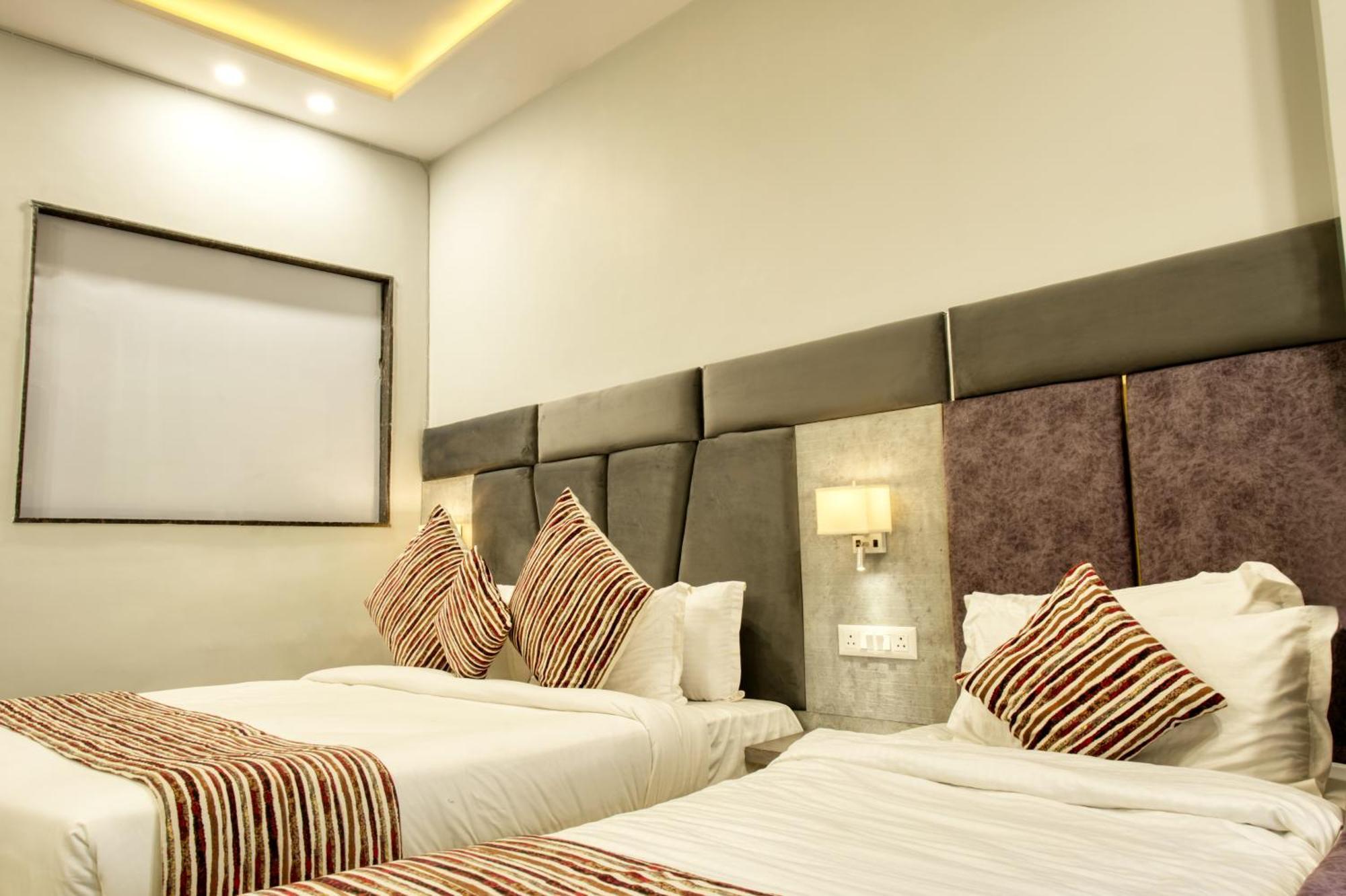 Hotel Vasdaa Grand Dehradun Exteriör bild