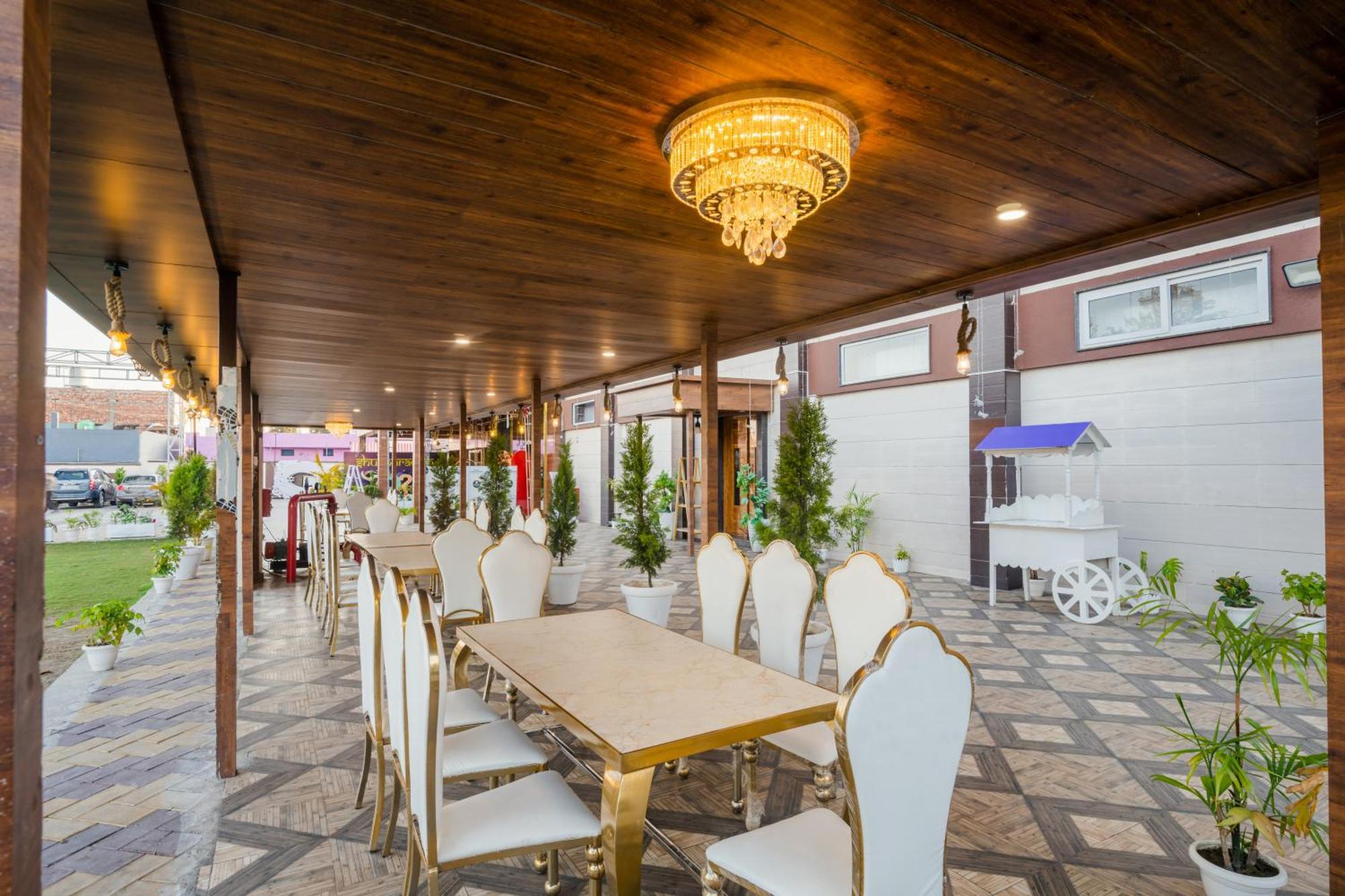 Hotel Vasdaa Grand Dehradun Exteriör bild